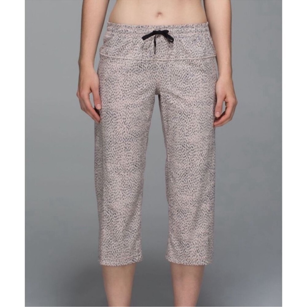 Lululemon Step Lively Crop in Dottie Dash Grain‎ Size 8